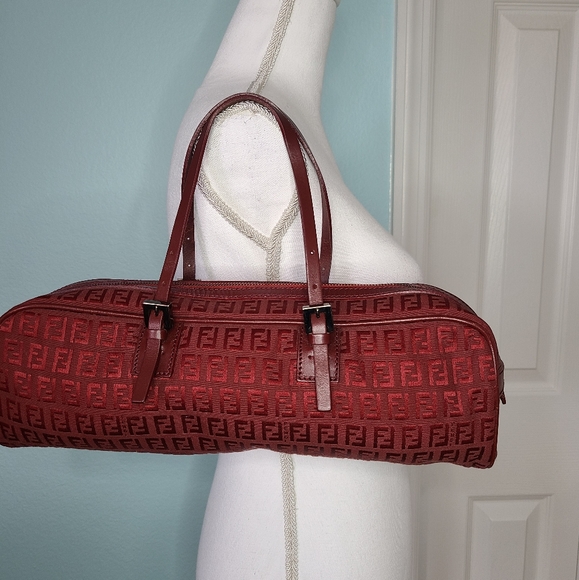 Fendi Handbags - EUC Vintage Fendi baguette Bag